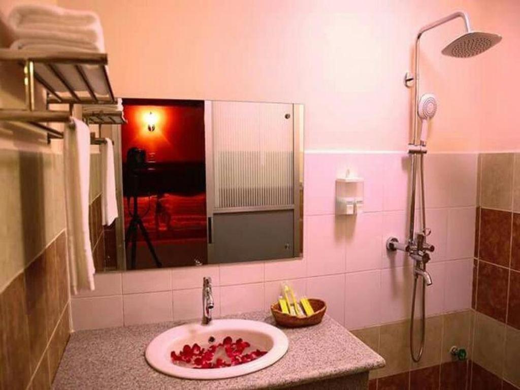 Real Link Hotel Янгон Екстериор снимка