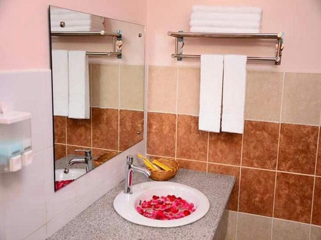 Real Link Hotel Янгон Стая снимка